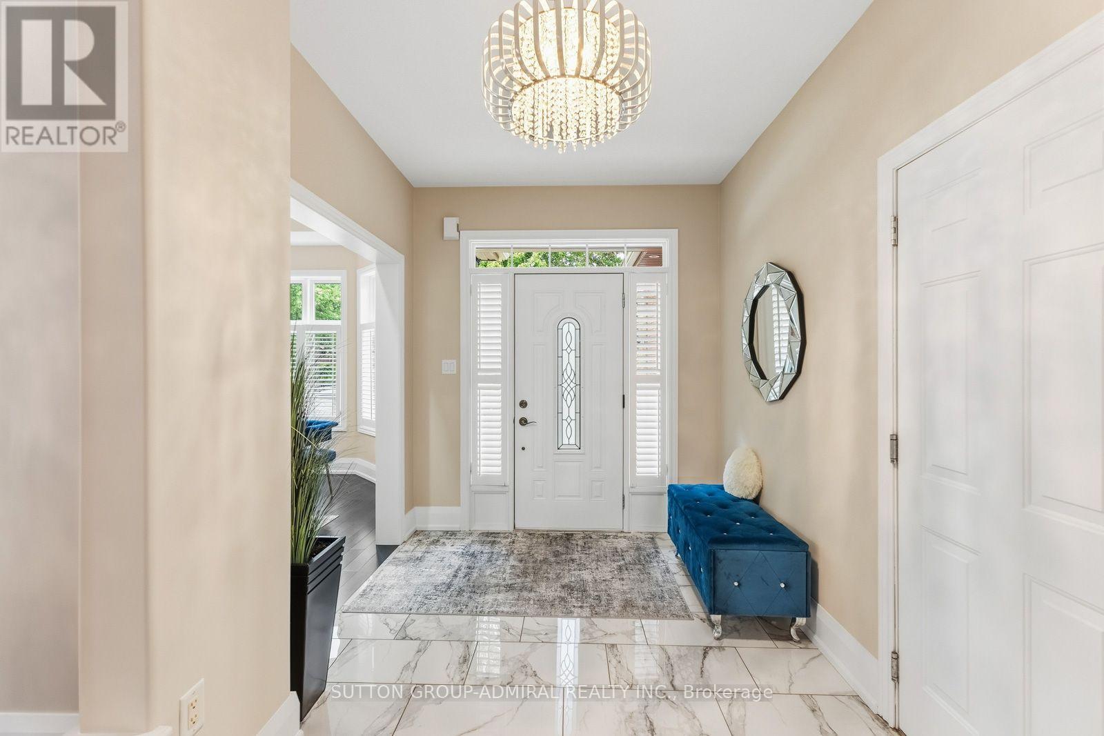 39 Bannerman Drive, Bradford West Gwillimbury, Ontario  L3Z 3J7 - Photo 4 - N13813218