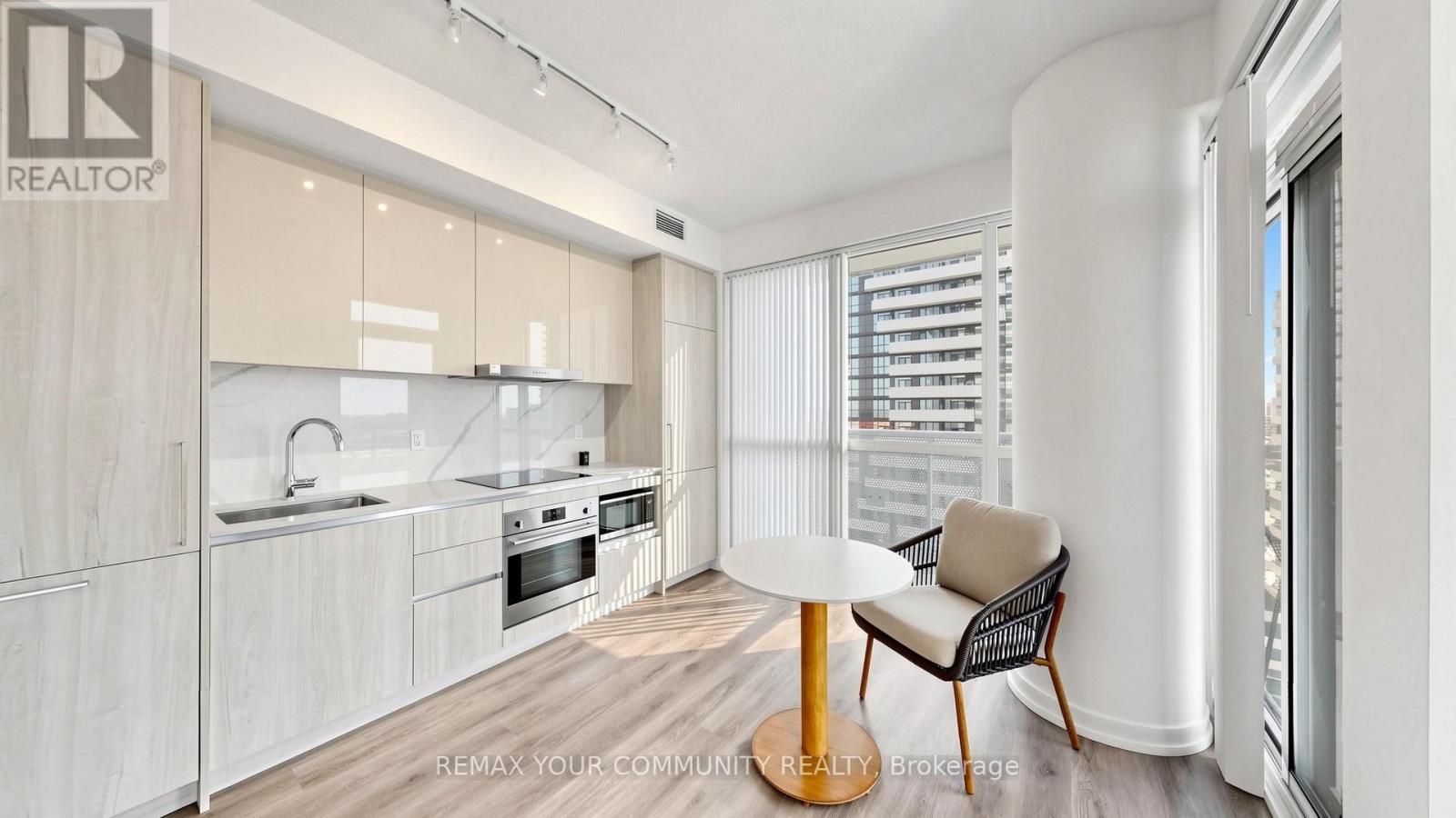 1702 - 225 Commerce Street, Vaughan, Ontario  L4K 0R1 - Photo 4 - N13813238