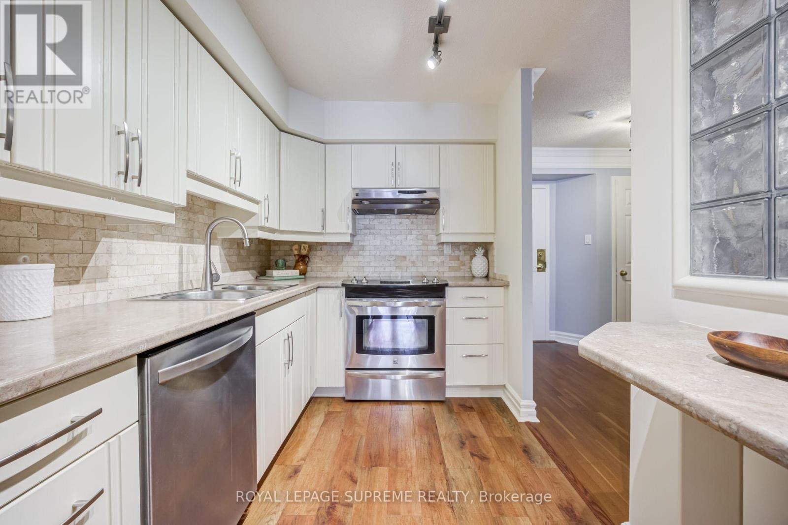 204 - 221 Robinson Street E, Oakville (Oo Old Oakville), Ontario  L6J 7N9 - Photo 11 - W13812960