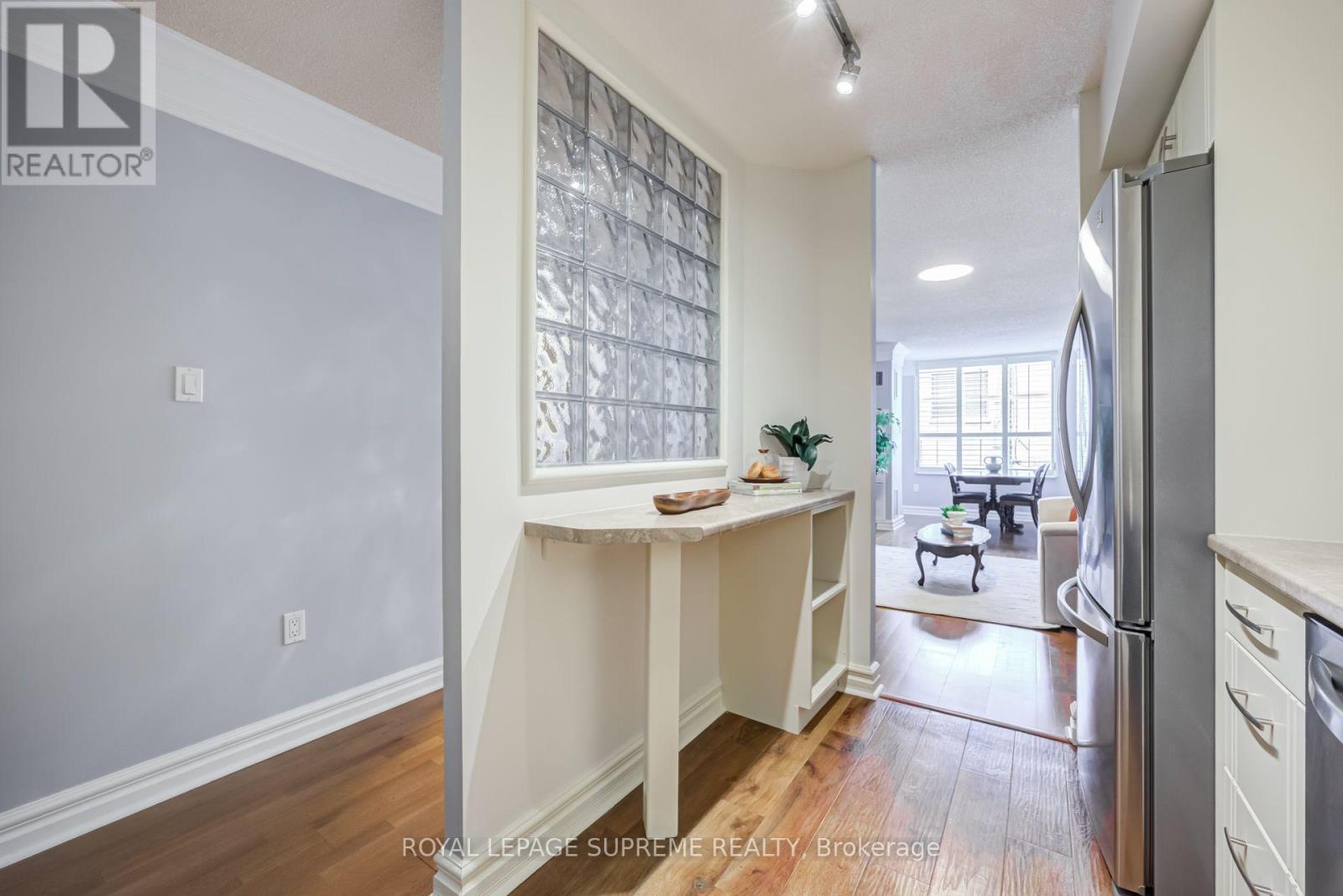204 - 221 Robinson Street E, Oakville (Oo Old Oakville), Ontario  L6J 7N9 - Photo 12 - W13812960
