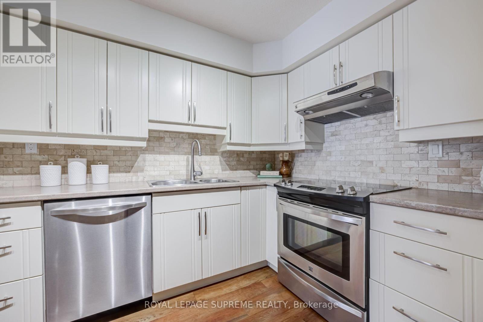 204 - 221 Robinson Street E, Oakville (Oo Old Oakville), Ontario  L6J 7N9 - Photo 9 - W13812960