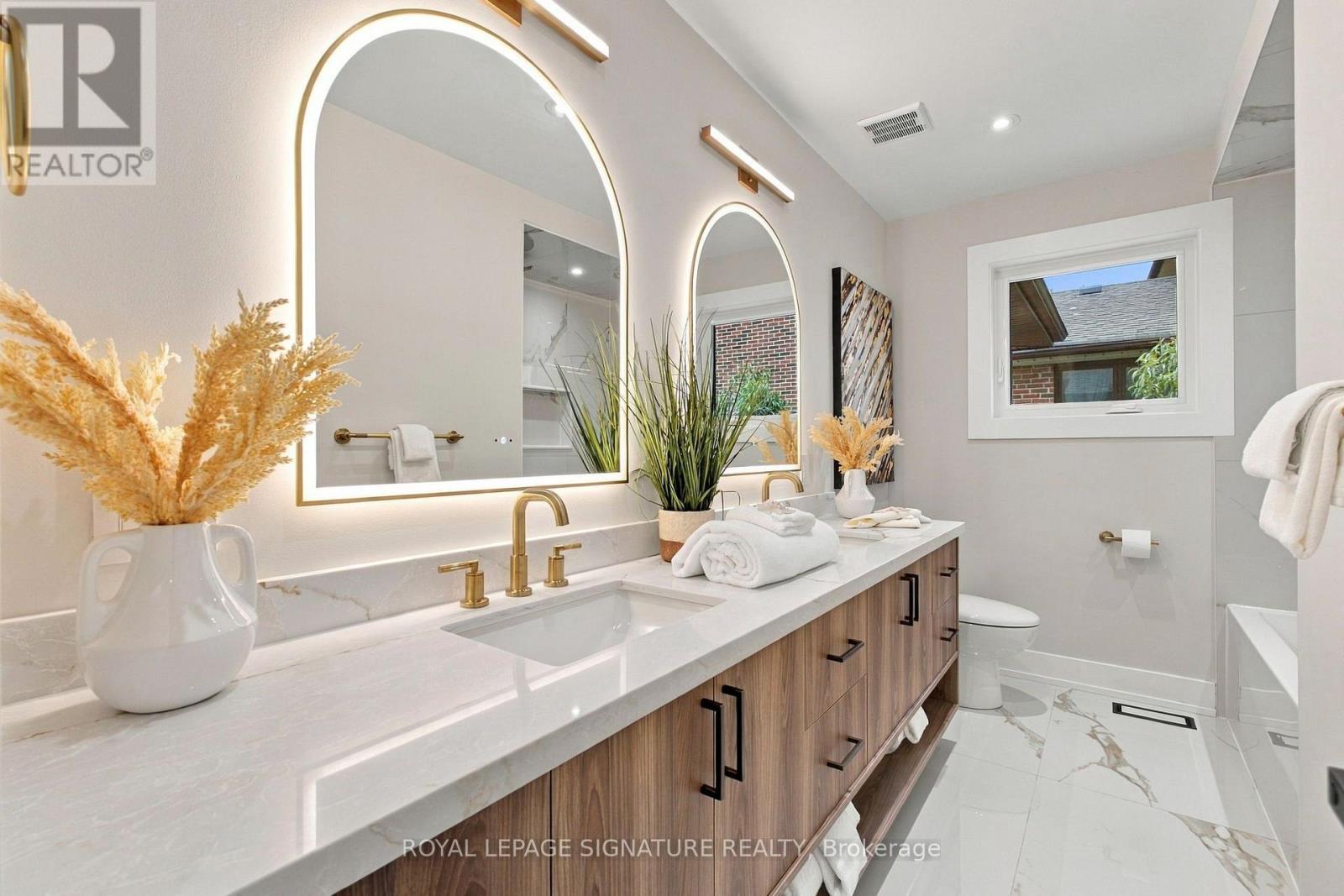 11 Brook Tree Crescent, Toronto, Ontario  M9P 1K8 - Photo 18 - W13812990