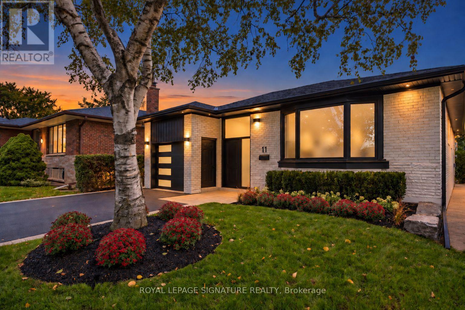 11 Brook Tree Crescent, Toronto, Ontario  M9P 1K8 - Photo 2 - W13812990