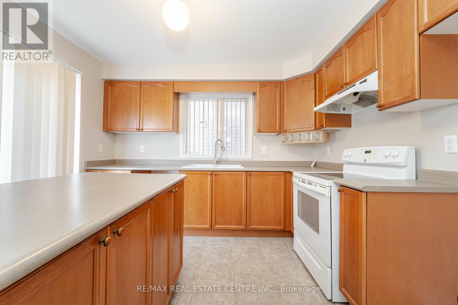 Upper - 15 Mendoza Drive, Brampton, Ontario  L7A 3M3 - Photo 12 - W13813042