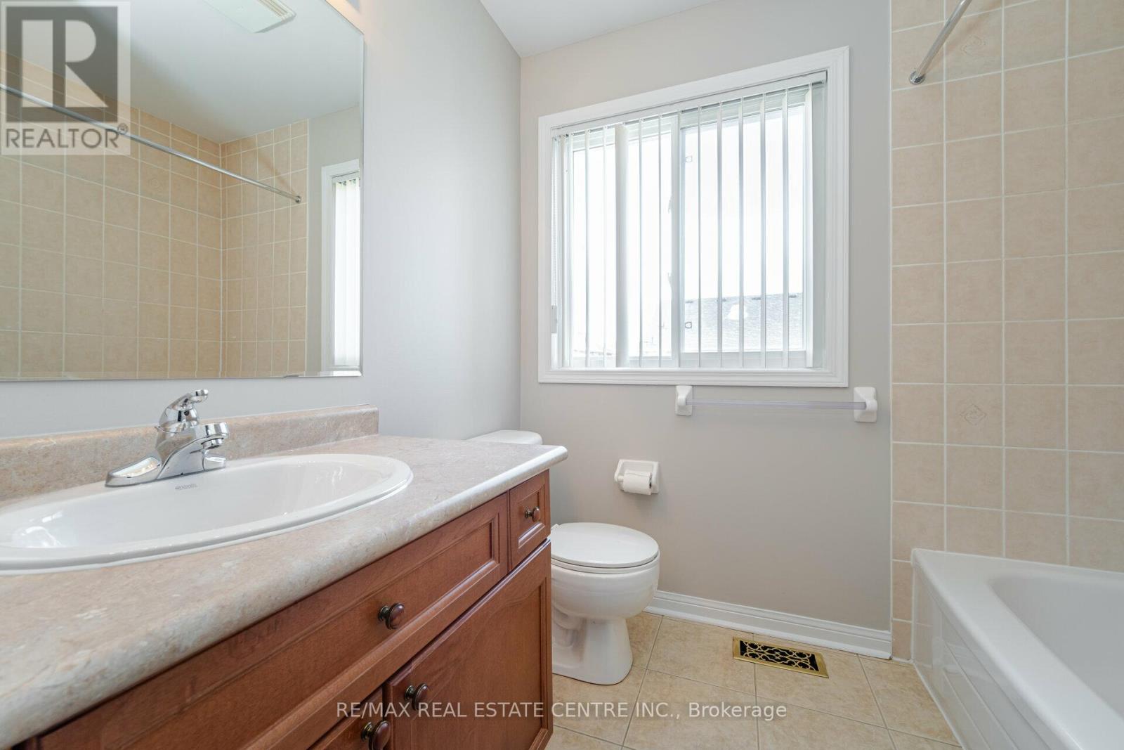 Upper - 15 Mendoza Drive, Brampton, Ontario  L7A 3M3 - Photo 31 - W13813042