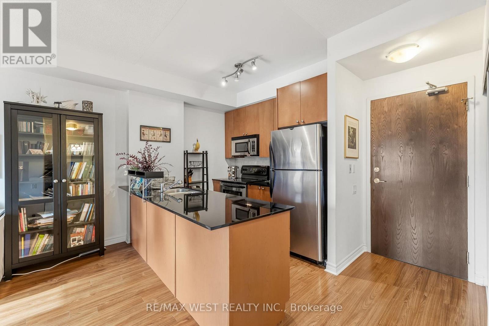 402 - 4196 Dundas Street W, Toronto, Ontario  M8X 0A3 - Photo 4 - W13813060