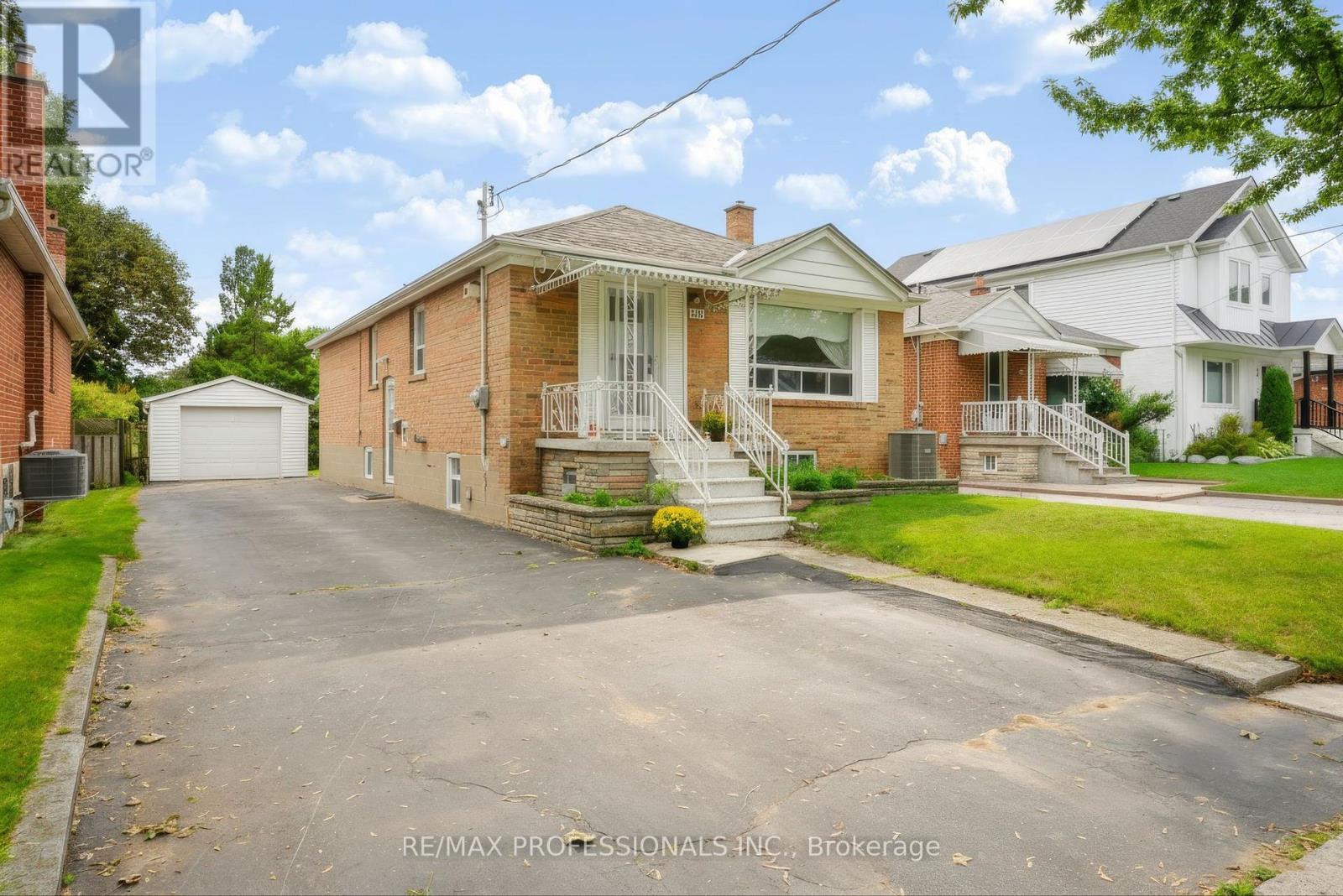 26 NORDIN AVENUE, Toronto, Ontario