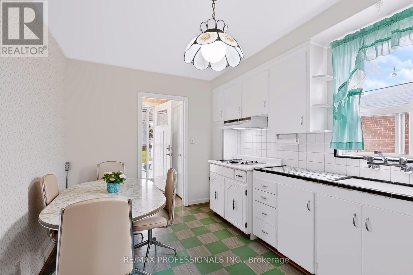 26 Nordin Avenue, Toronto, Ontario  M8Z 2B3 - Photo 16 - W13813080