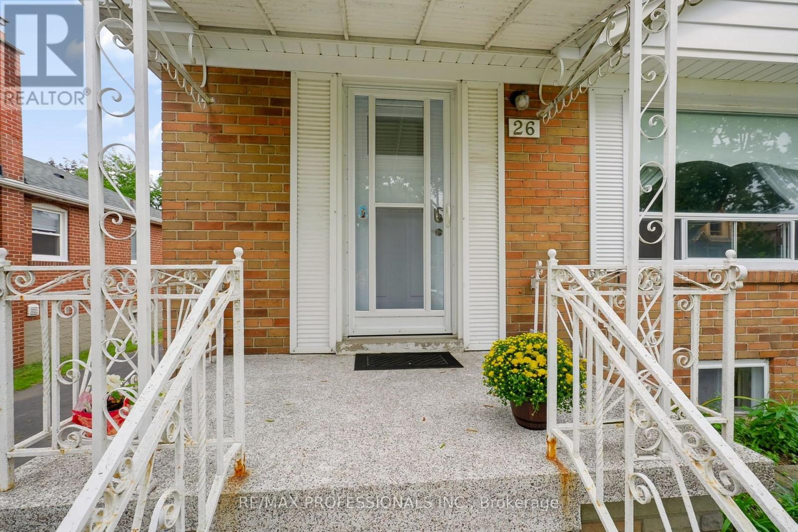 26 Nordin Avenue, Toronto, Ontario  M8Z 2B3 - Photo 4 - W13813080