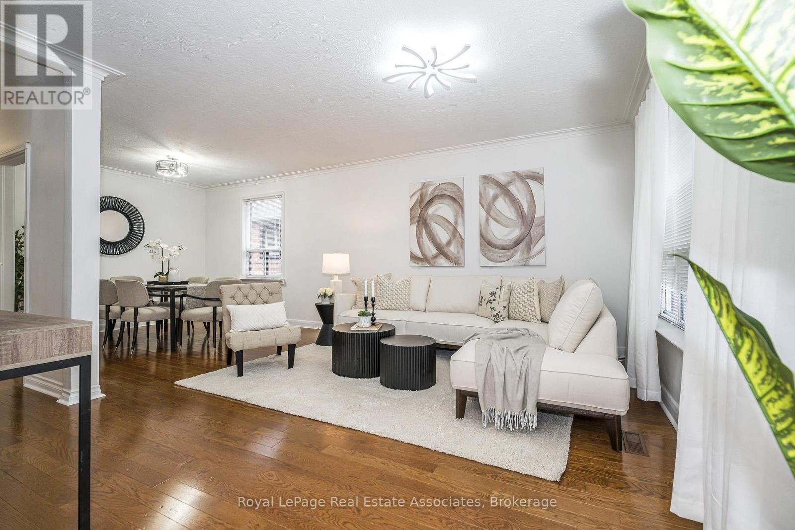 22 Maple Avenue N, Mississauga, Ontario  L5H 2S1 - Photo 4 - W13813084