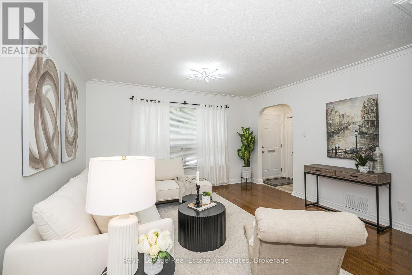 22 Maple Avenue N, Mississauga, Ontario  L5H 2S1 - Photo 6 - W13813084