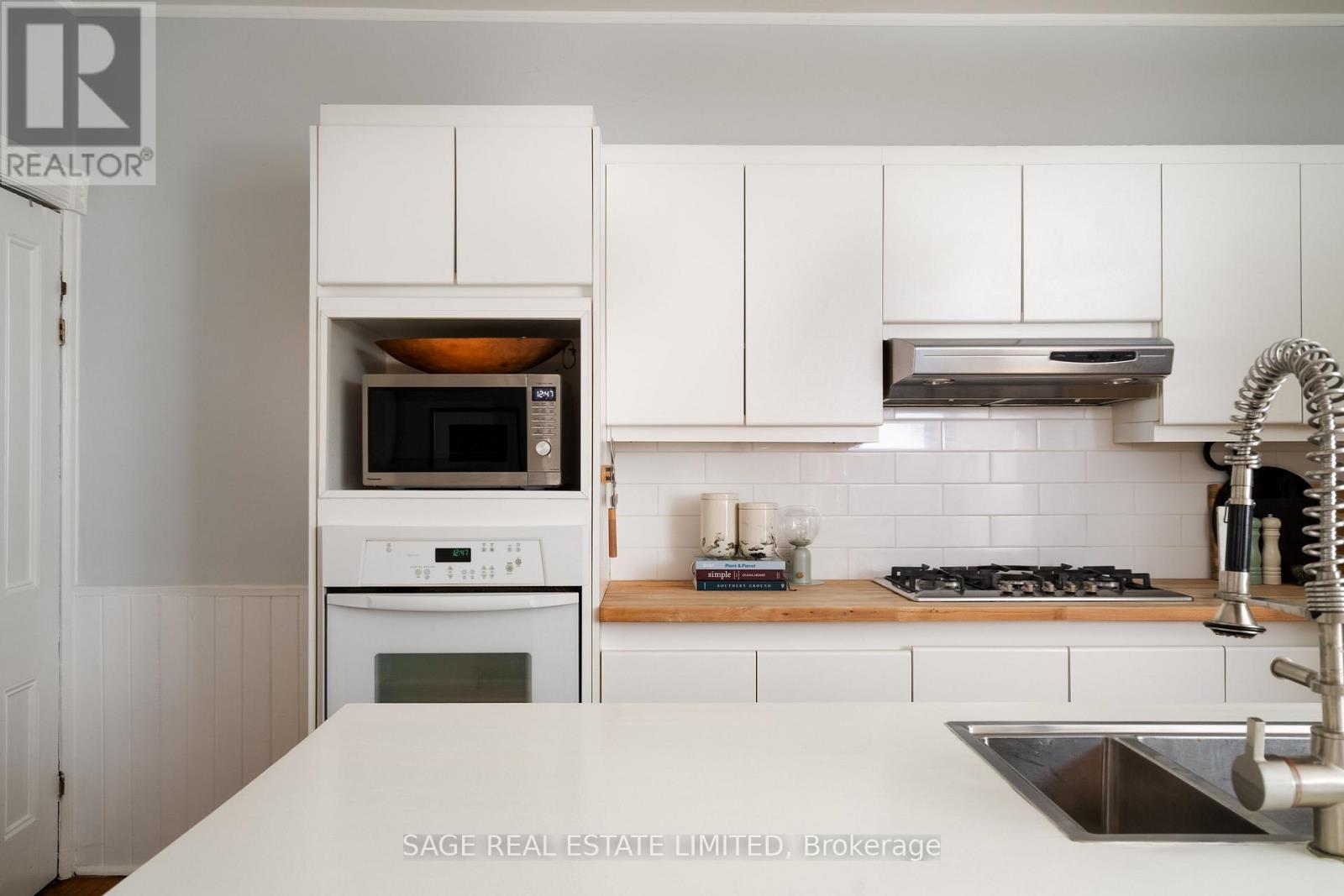 27 Callender Street, Toronto, Ontario  M6R 2H2 - Photo 10 - W13813086