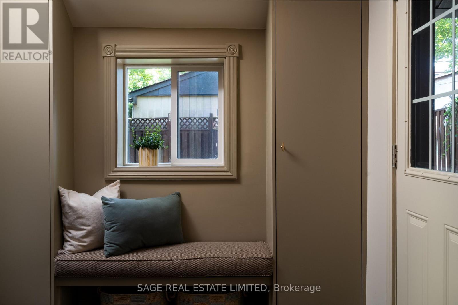27 Callender Street, Toronto, Ontario  M6R 2H2 - Photo 13 - W13813086