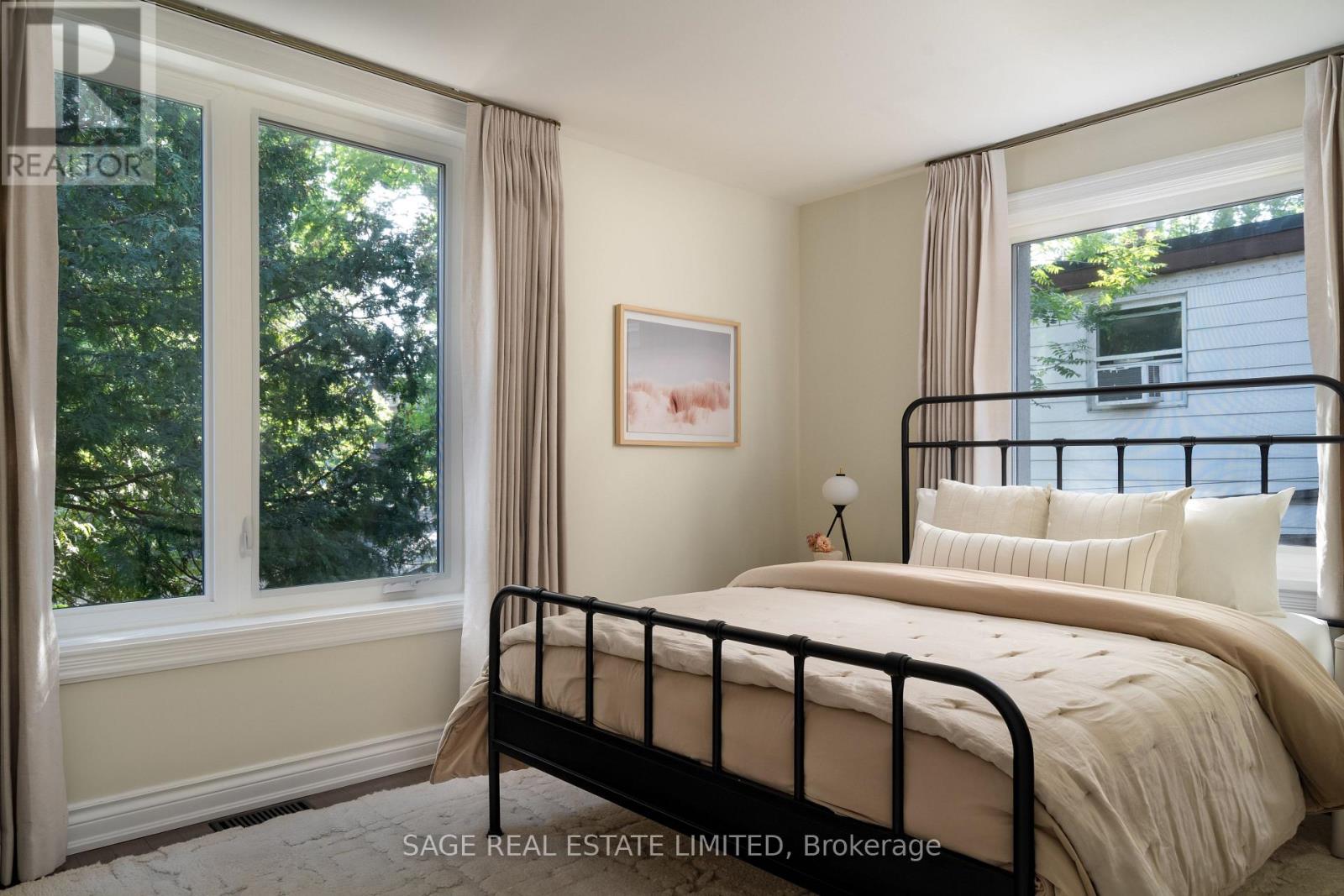 27 Callender Street, Toronto, Ontario  M6R 2H2 - Photo 17 - W13813086