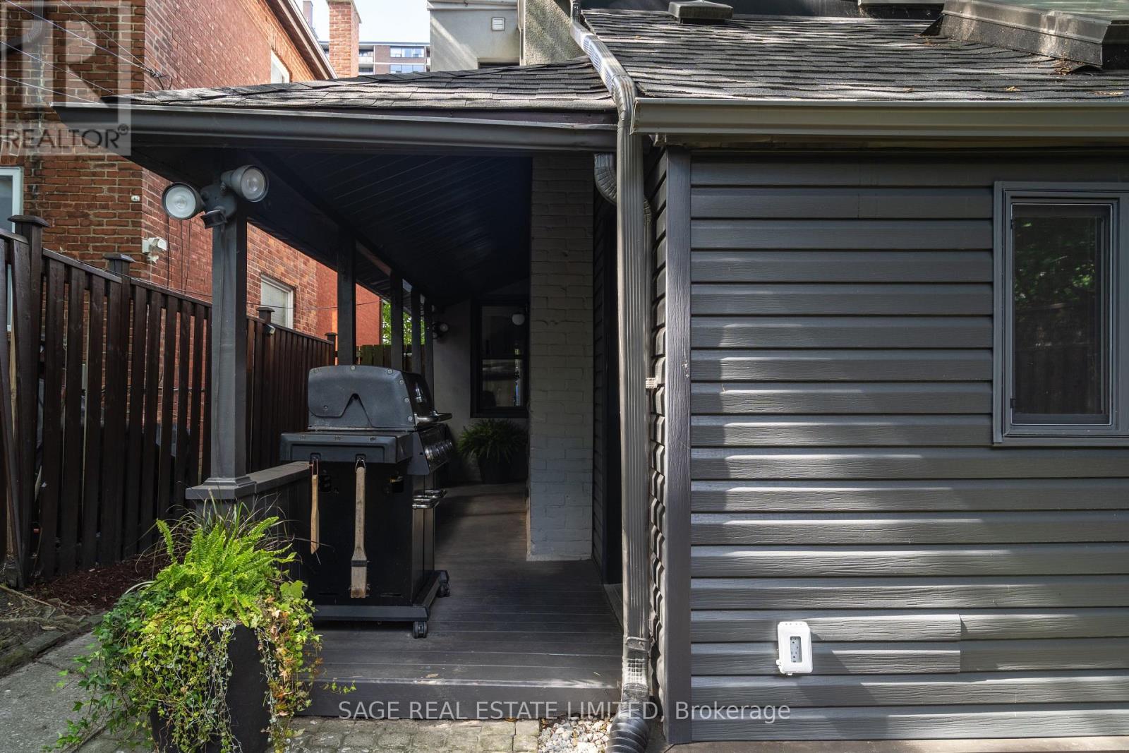 27 Callender Street, Toronto, Ontario  M6R 2H2 - Photo 35 - W13813086