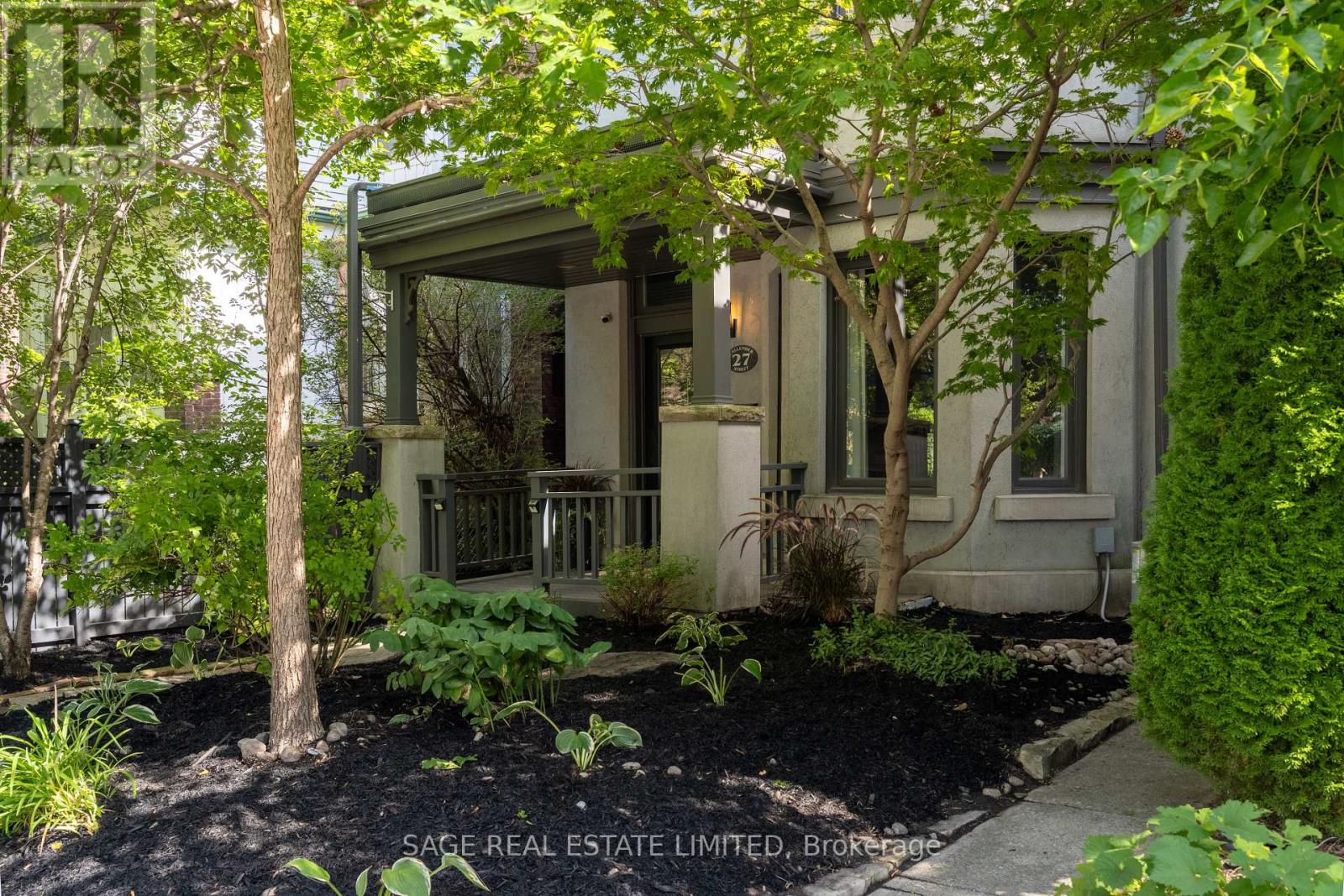 27 Callender Street, Toronto, Ontario  M6R 2H2 - Photo 4 - W13813086