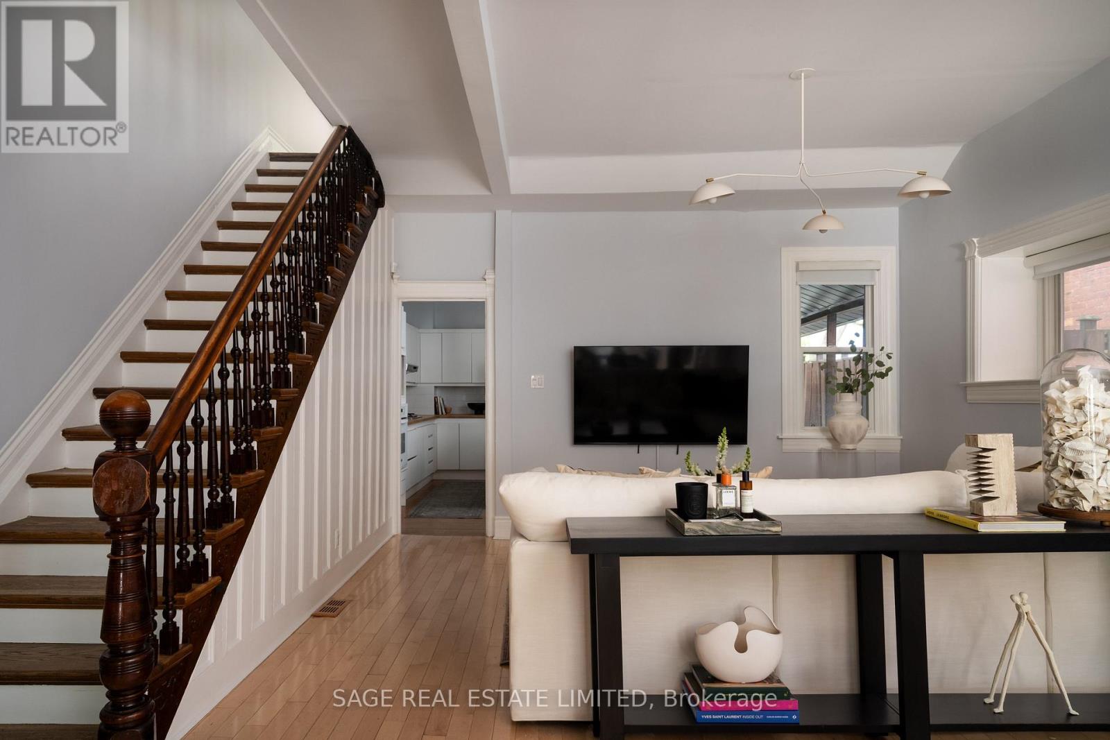 27 Callender Street, Toronto, Ontario  M6R 2H2 - Photo 7 - W13813086