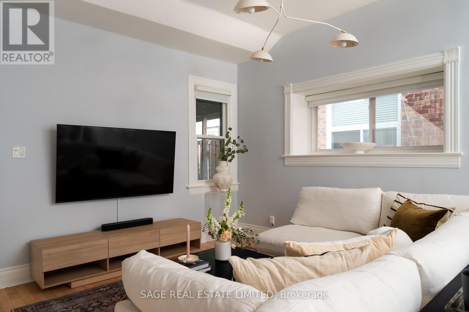 27 Callender Street, Toronto, Ontario  M6R 2H2 - Photo 8 - W13813086