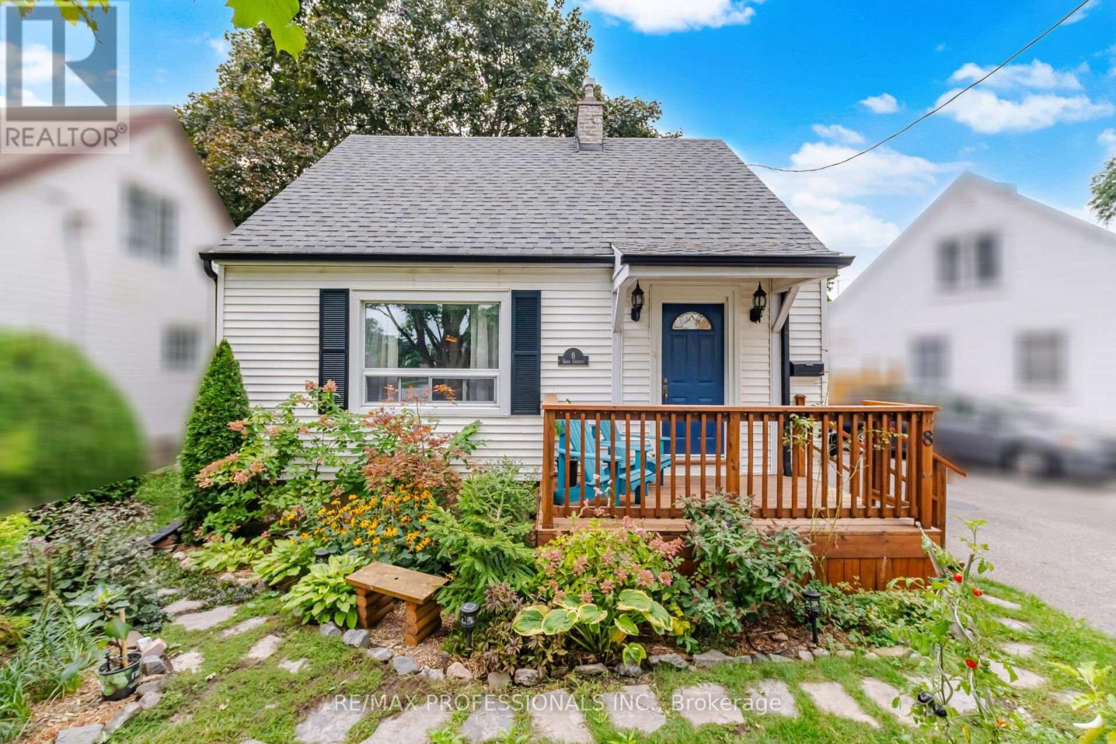 8 Smith Crescent, Toronto, Ontario  M8Z 3X5 - Photo 1 - W13813142