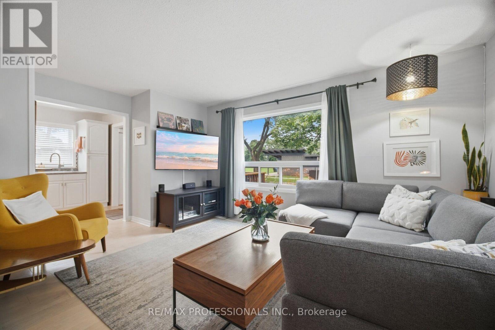 8 Smith Crescent, Toronto, Ontario  M8Z 3X5 - Photo 10 - W13813142