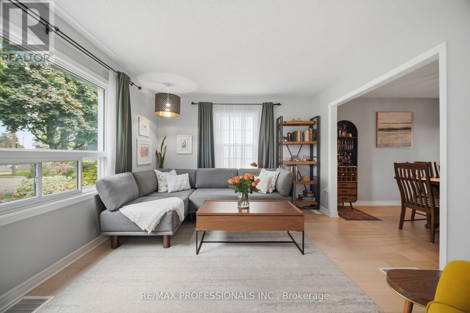 8 Smith Crescent, Toronto, Ontario  M8Z 3X5 - Photo 11 - W13813142
