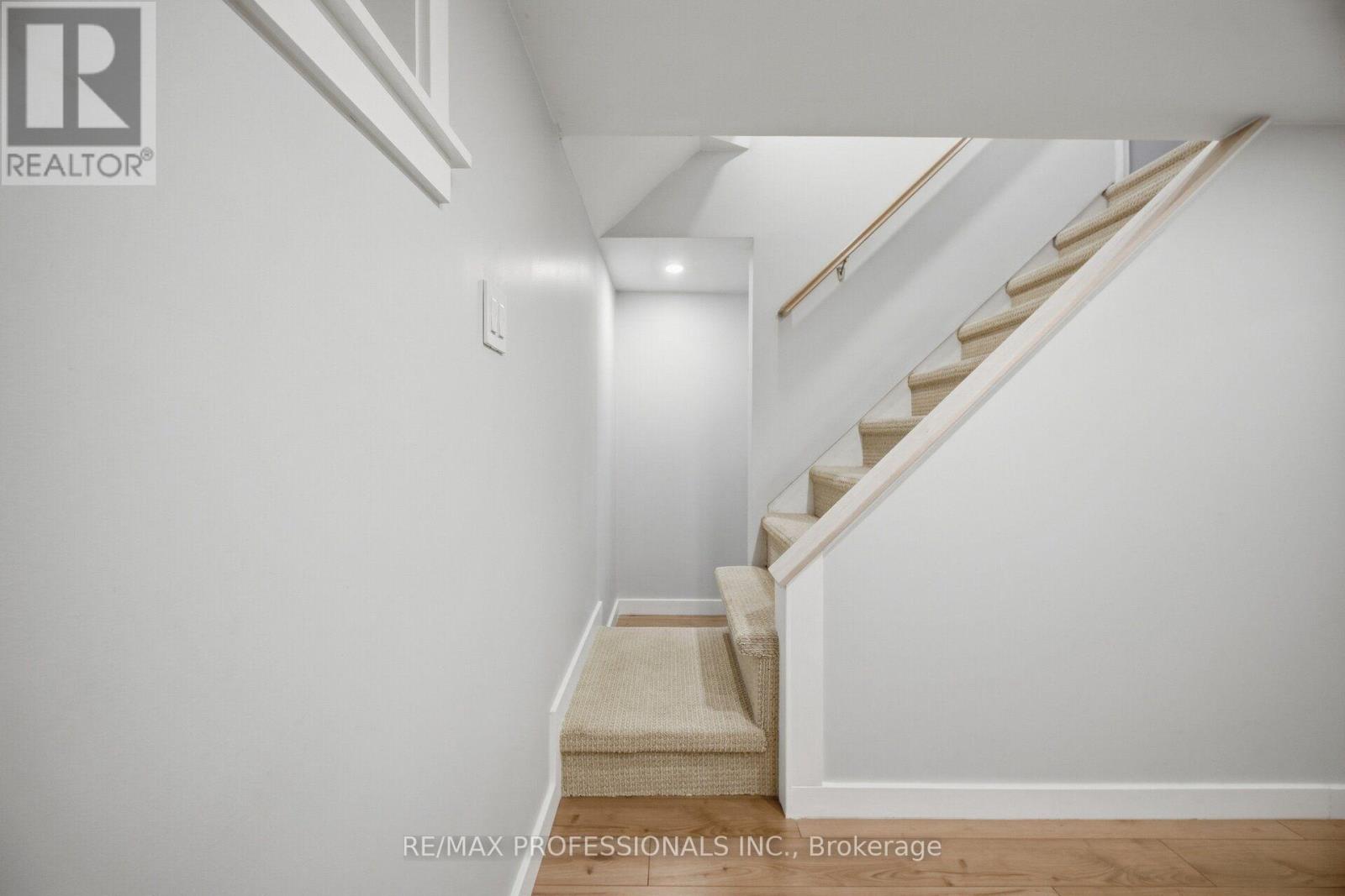 8 Smith Crescent, Toronto, Ontario  M8Z 3X5 - Photo 25 - W13813142