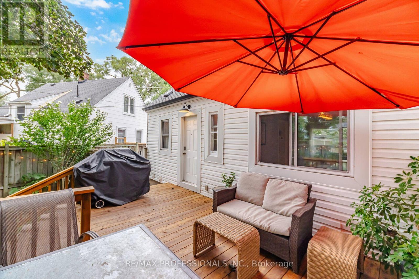 8 Smith Crescent, Toronto, Ontario  M8Z 3X5 - Photo 34 - W13813142