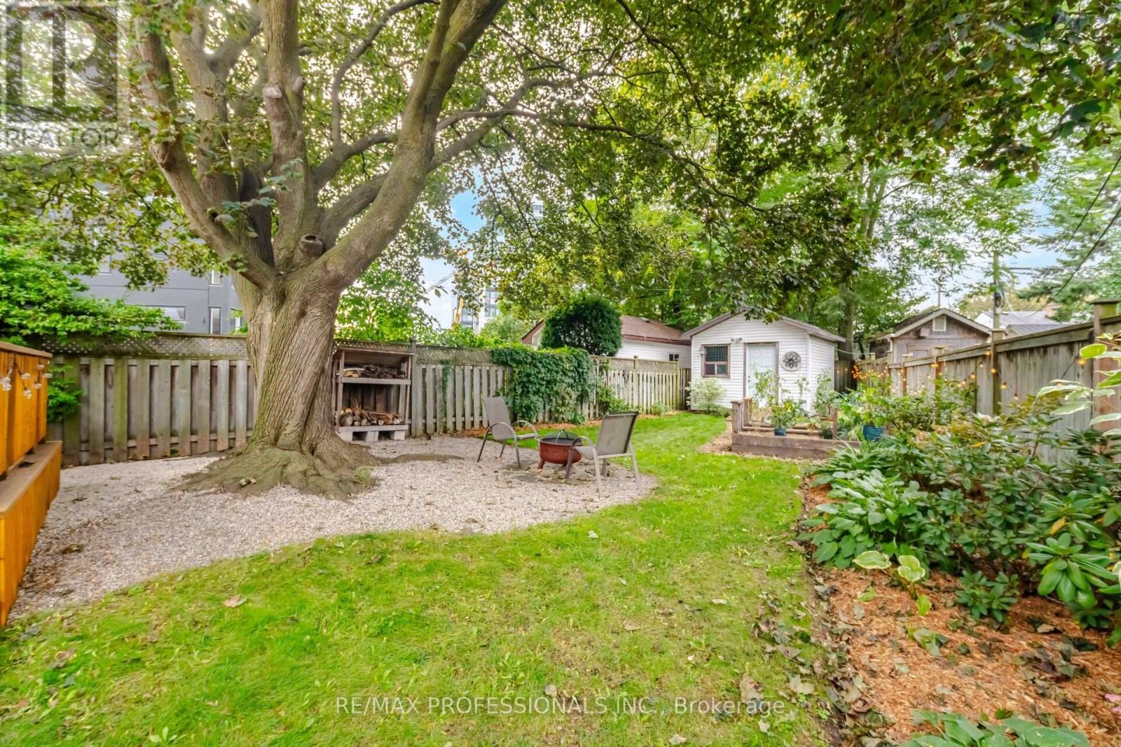 8 Smith Crescent, Toronto, Ontario  M8Z 3X5 - Photo 35 - W13813142