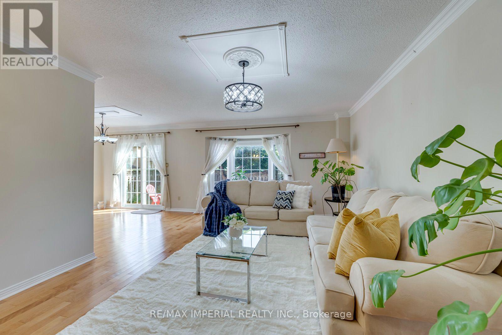301 Kingsbridge Garden Circle, Mississauga, Ontario  L5R 1L2 - Photo 10 - W13813162