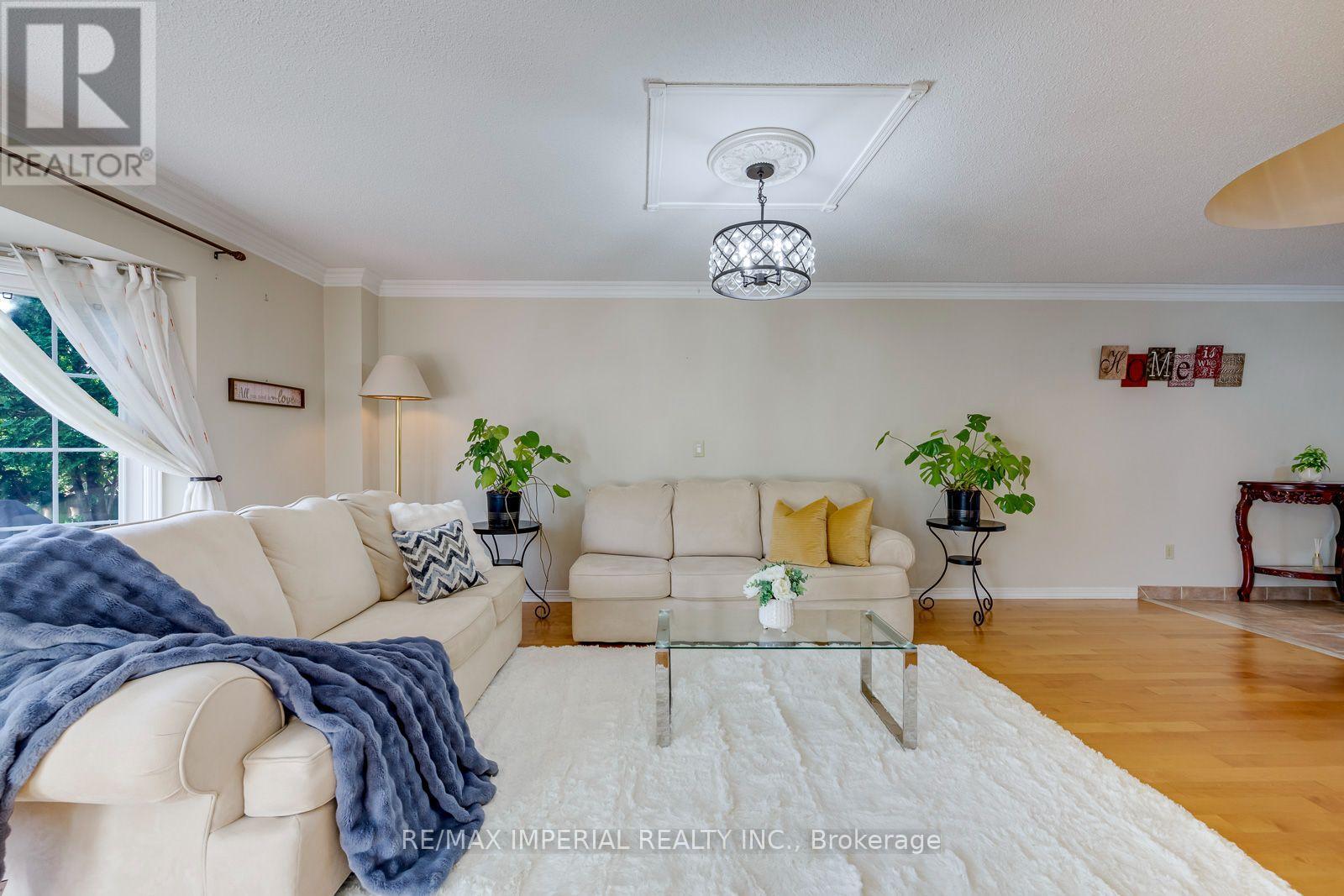 301 Kingsbridge Garden Circle, Mississauga, Ontario  L5R 1L2 - Photo 12 - W13813162