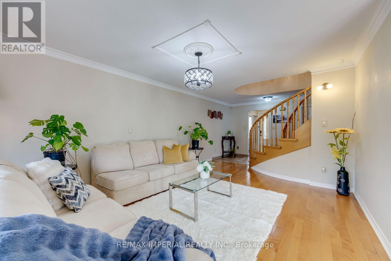 301 Kingsbridge Garden Circle, Mississauga, Ontario  L5R 1L2 - Photo 13 - W13813162
