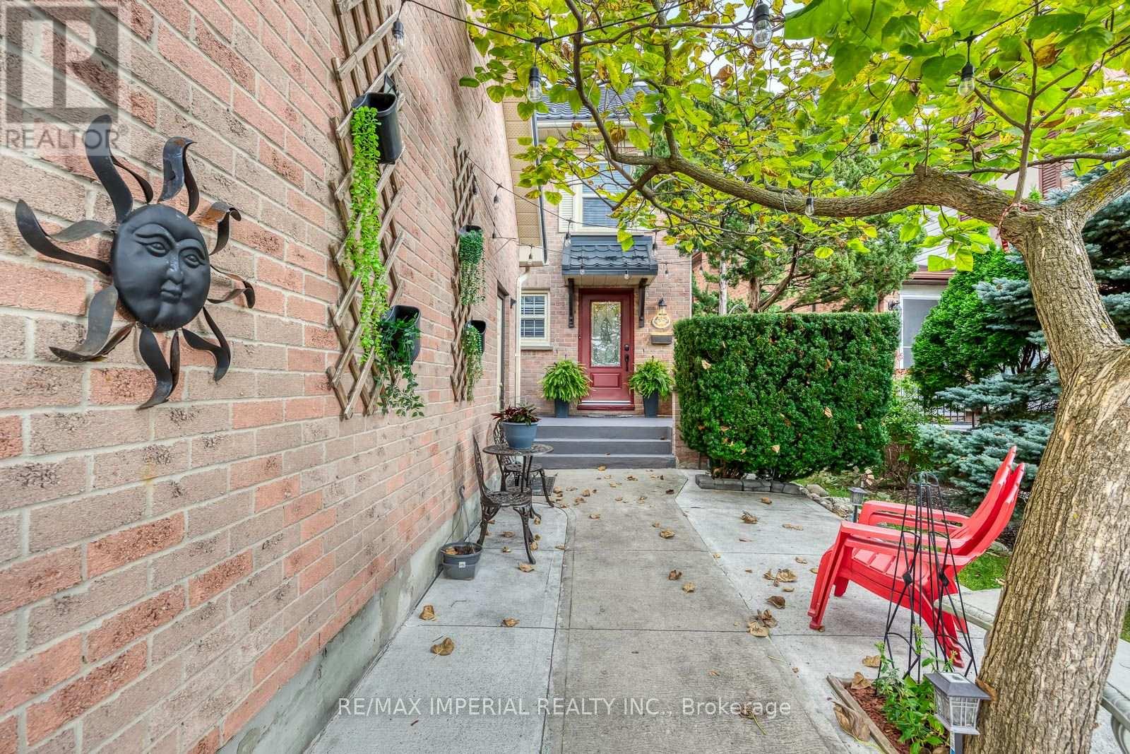 301 Kingsbridge Garden Circle, Mississauga, Ontario  L5R 1L2 - Photo 6 - W13813162