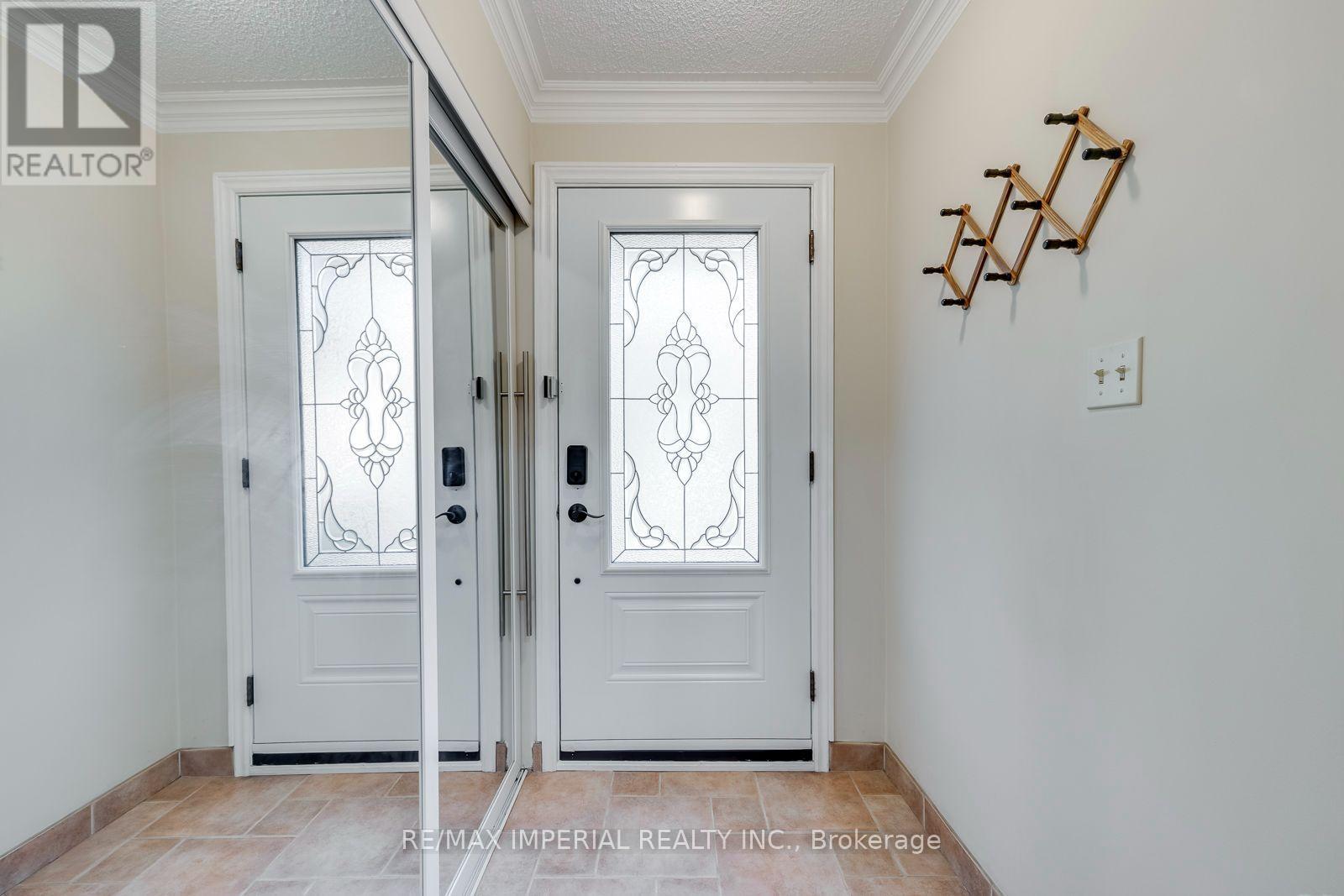 301 Kingsbridge Garden Circle, Mississauga, Ontario  L5R 1L2 - Photo 9 - W13813162