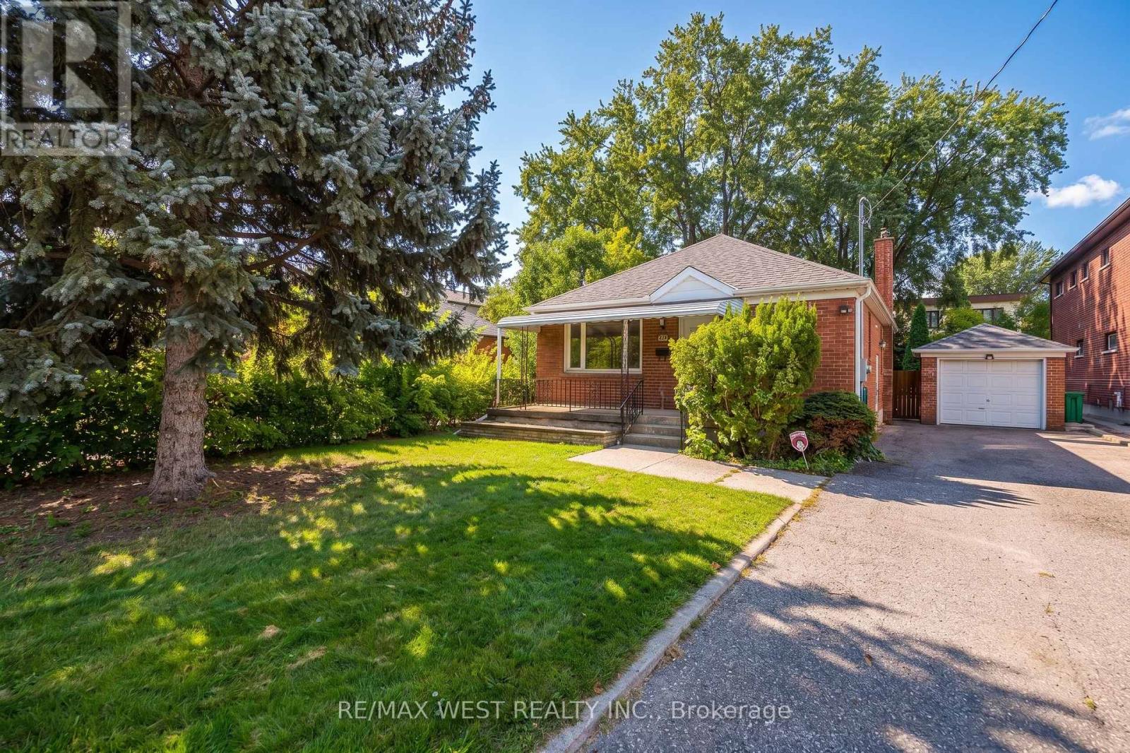 32 PINE AVENUE N, Mississauga, Ontario