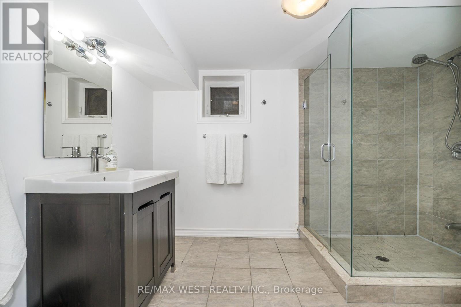 32 Pine Avenue N, Mississauga, Ontario  L5H 2P8 - Photo 21 - W13813252