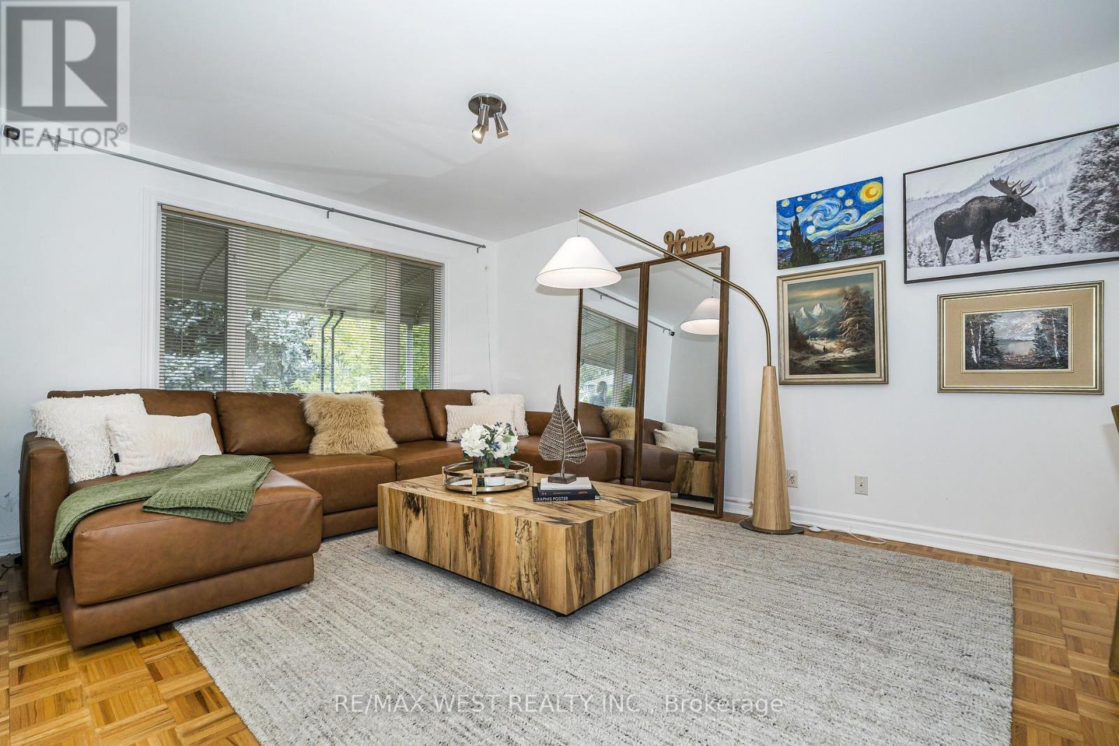 32 Pine Avenue N, Mississauga, Ontario  L5H 2P8 - Photo 3 - W13813252