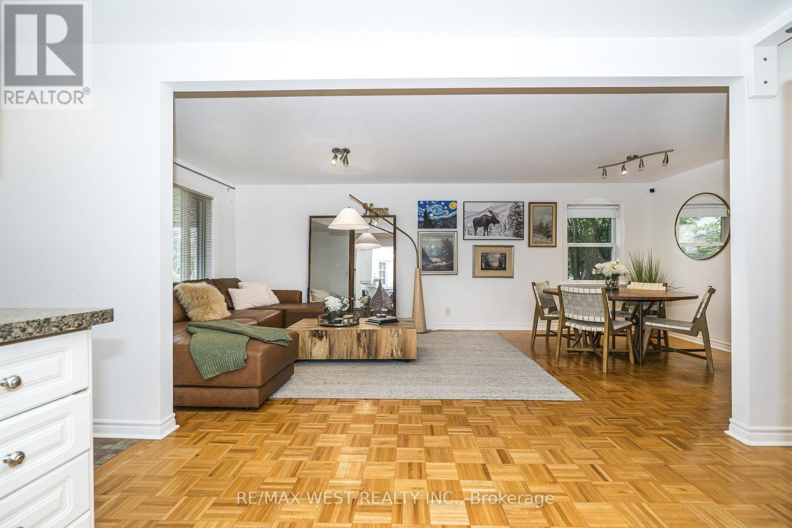 32 Pine Avenue N, Mississauga, Ontario  L5H 2P8 - Photo 8 - W13813252