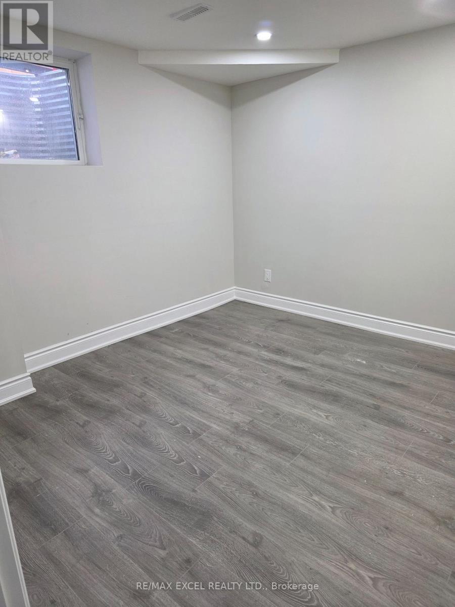LOWER FLOOR - 420 WINFIELD TERRACE, Mississauga, Ontario