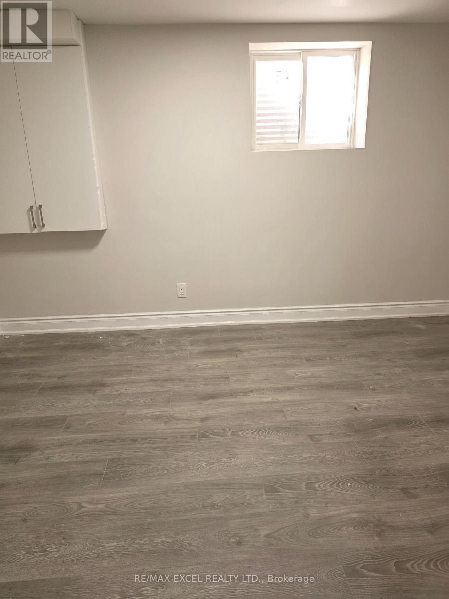 Lower Floor - 420 Winfield Terrace, Mississauga, Ontario  L5R 1P2 - Photo 5 - W13813300