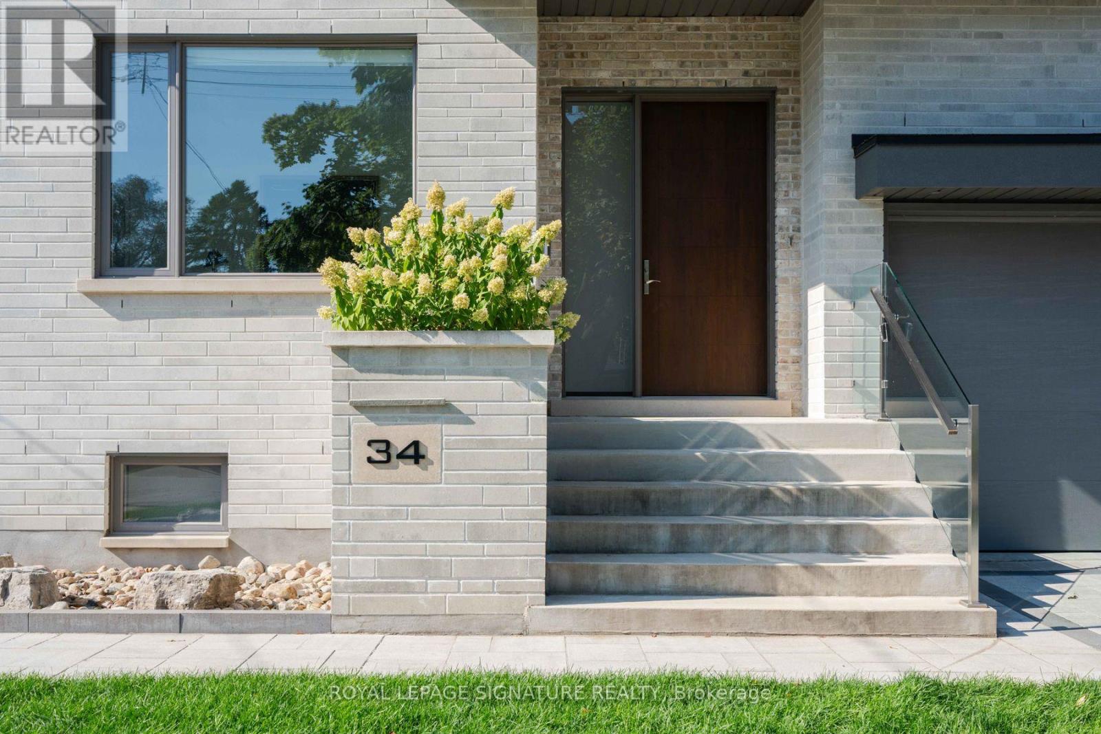 34 Edgecroft Road, Toronto, Ontario  M8Z 2B6 - Photo 2 - W13813332