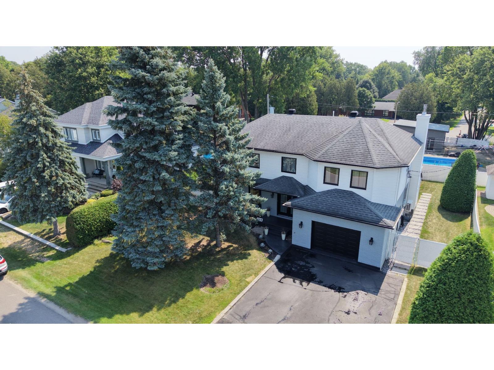 319 Rue des Mélèzes Rosemère Quebec Canada J7A4P5 2