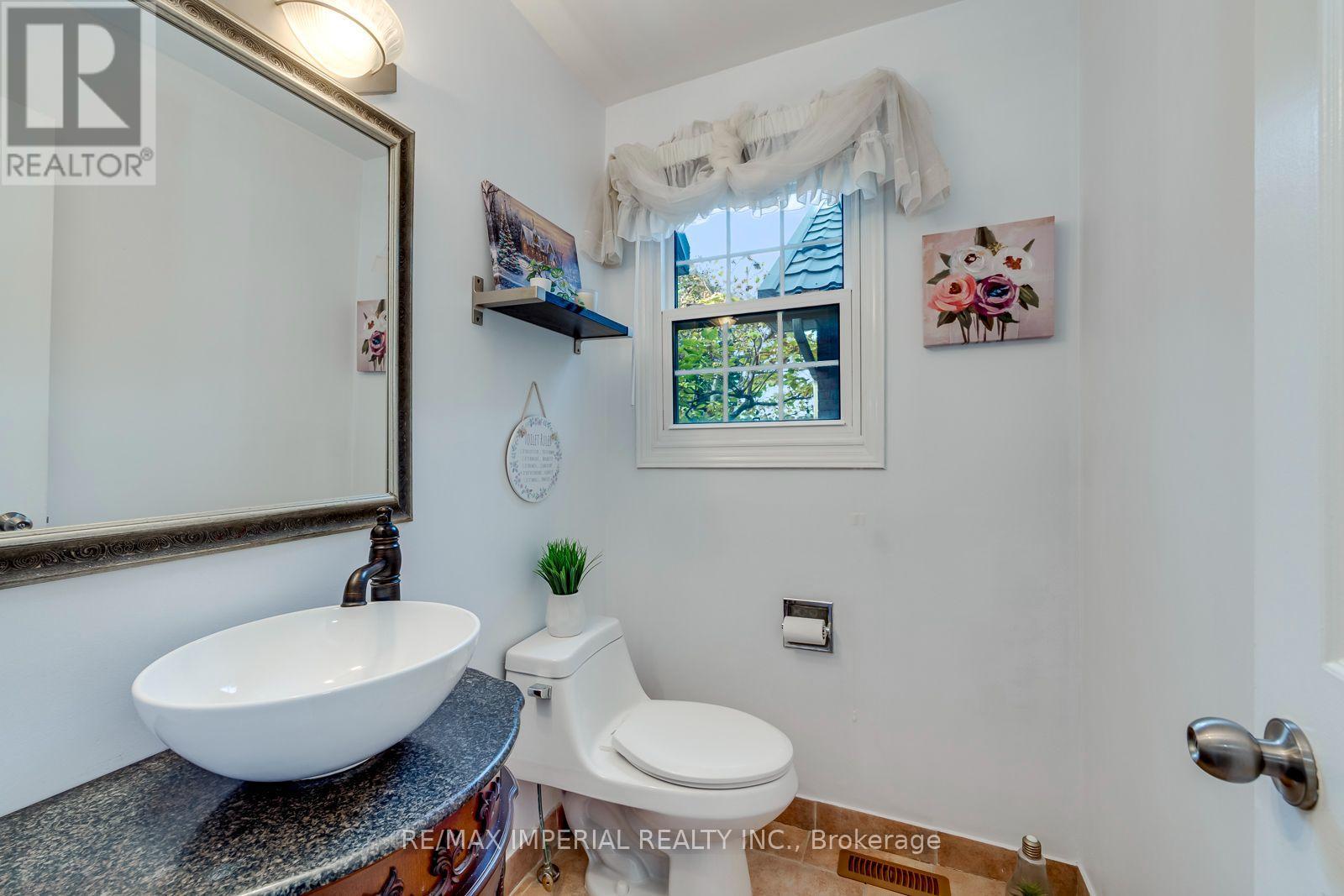 301 Kingsbridge Garden Circle, Mississauga, Ontario  L5R 1L2 - Photo 25 - W13813162