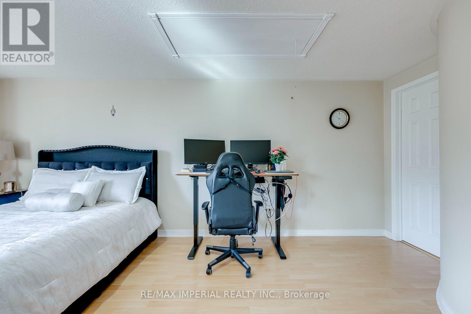 301 Kingsbridge Garden Circle, Mississauga, Ontario  L5R 1L2 - Photo 31 - W13813162
