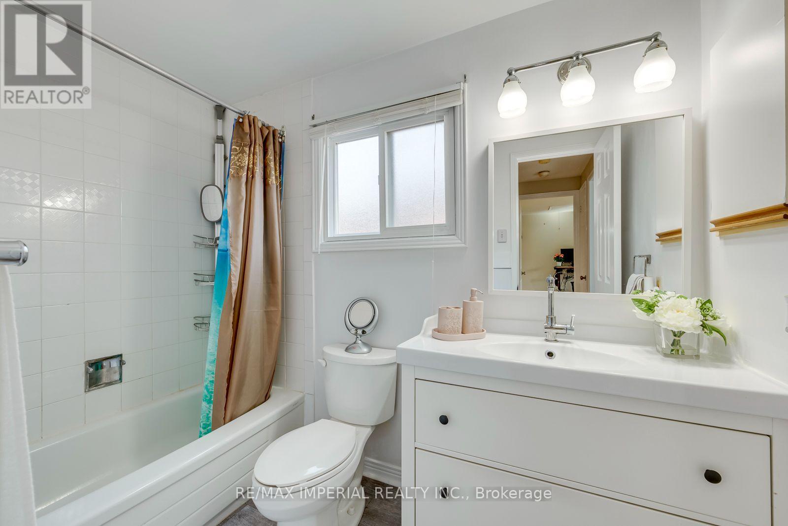301 Kingsbridge Garden Circle, Mississauga, Ontario  L5R 1L2 - Photo 37 - W13813162