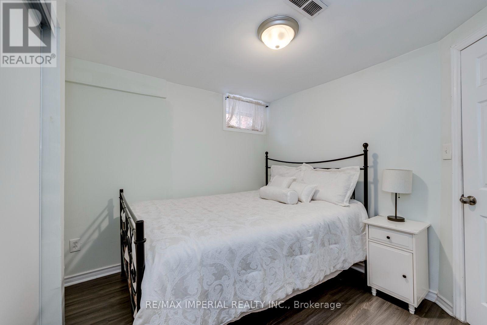 301 Kingsbridge Garden Circle, Mississauga, Ontario  L5R 1L2 - Photo 43 - W13813162