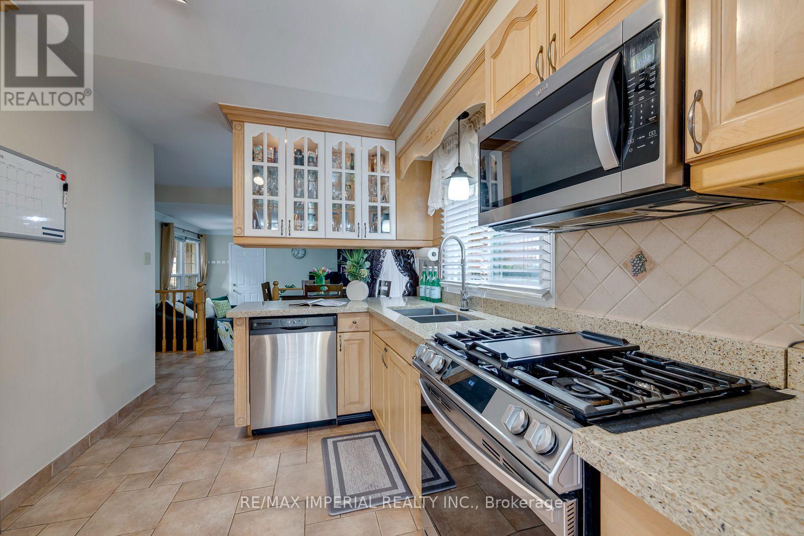 301 Kingsbridge Garden Circle, Mississauga, Ontario  L5R 1L2 - Photo 18 - W13813162