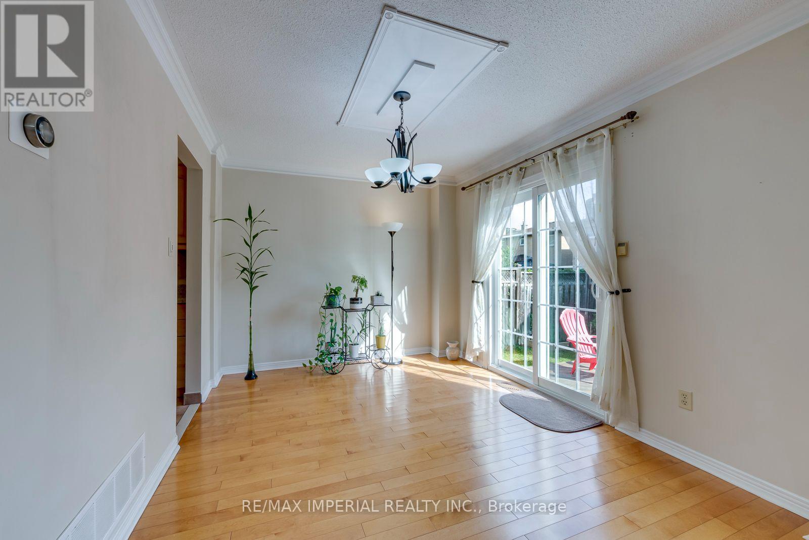 301 Kingsbridge Garden Circle, Mississauga, Ontario  L5R 1L2 - Photo 14 - W13813162