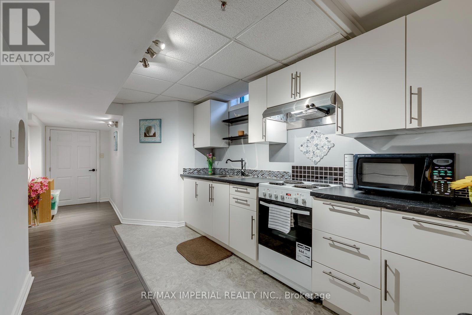 301 Kingsbridge Garden Circle, Mississauga, Ontario  L5R 1L2 - Photo 40 - W13813162