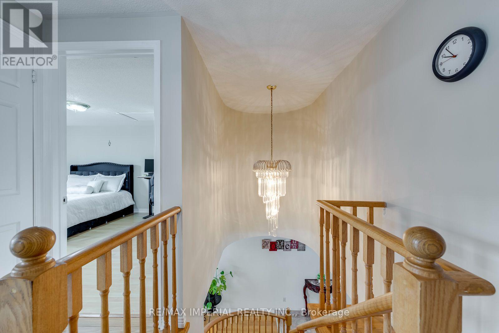 301 Kingsbridge Garden Circle, Mississauga, Ontario  L5R 1L2 - Photo 28 - W13813162