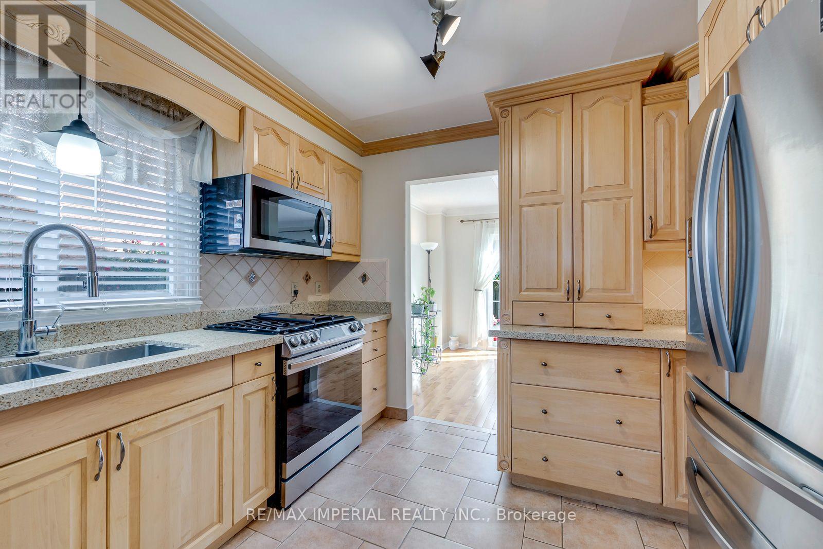301 Kingsbridge Garden Circle, Mississauga, Ontario  L5R 1L2 - Photo 19 - W13813162